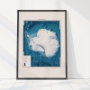 Antarktis topografisk karta 50x70, inramad